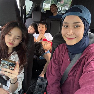 Jadi Ibu Enam Anak, 7 Potret Kedekatan Zaskia Adya Mecca dengan Putra-putrinya