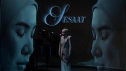 Setahun Menepi, Aina Abdul Rilis Single Emosional 'Sesaat'