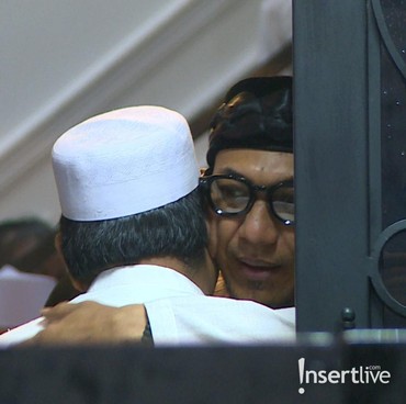 Aji Darmaji & Sherly Berusaha Tegar, 7 Potret Suasana Haru Tahlilan 40 Harian Mpok Alpa