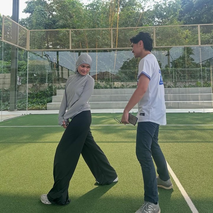 <p>Lewat akun Instagram pribadinya, Fenita terlihat mengunggah beberapa momen terbaru bersama suami dan kedua anaknya, termasuk sang putra yang akrab dengan sapaan Gavin.&nbsp;(Foto: Instagram@fenitarie)</p>