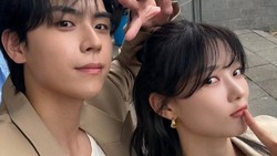 Bantah Pacaran, Kim Yoo Jung & Kim Do Hoon Tampil Pakai Outfit Serasi