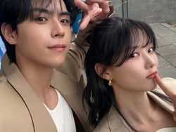 Bantah Pacaran, Kim Yoo Jung & Kim Do Hoon Tampil Pakai Outfit Serasi