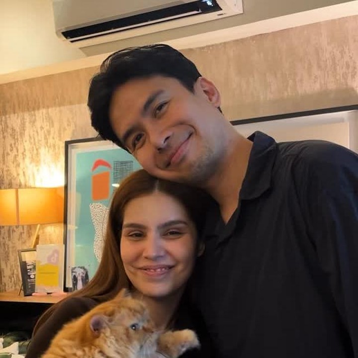 <p>Penyanyi asal Filipina Christian Bautista resmi menikah dengan perempuan bernama Kat Ramnani pada tahun 2018. Sejak menikah, kehidupan pasangan ini jauh dari sorot media, namun sering mencuri perhatian publik. (Foto: Instagram @xtianbautista)</p>