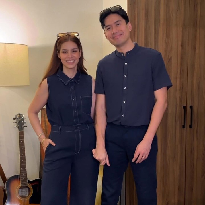 <p>Christian Bautista ternyata memang sangat suka mengenakan pakaian <em>couple</em> dengan istrinya. Hal itu pernah diungkap sang penyanyi di konten saat memperlihatkan beberapa pakaiannya yang matching dengan sang istri. "Saya suka sekali menyelaraskan diri dengan istri saya @thekatbautista, bahkan dalam hal gaya," ungkap pria 43 tahun ini. (Foto: Instagram @xtianbautista)</p>