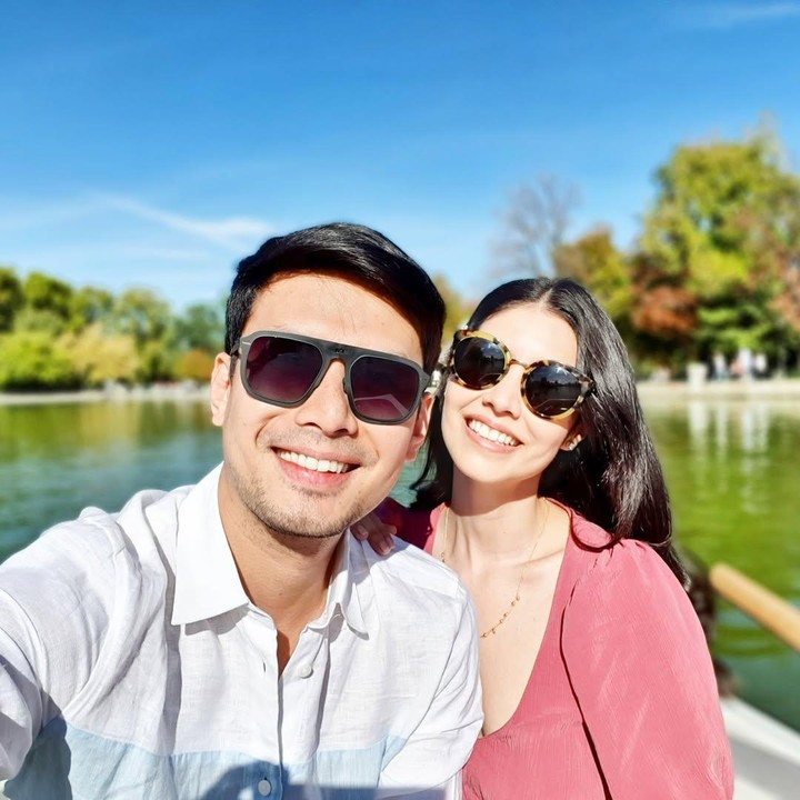 <p>Di tengah kesibukannya, Christian Bautista tak lupa untuk menyediakan waktu spesial untuk <em>quality time</em> dengan sang istri. Selain menghabiskan waktu di rumah, pasangan ini juga sering terlihat <em>traveling</em>, Bunda. (Foto: Instagram @xtianbautista)</p>