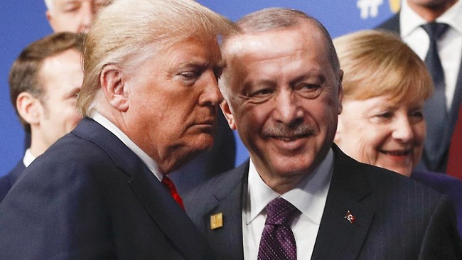 Presiden Turki Recep Tayyip Erdogan dan Presiden Korsel Lee Jae Myung juga sempat terjebak macet iring-iringan mobil Presiden AS Donald Trump di New York.