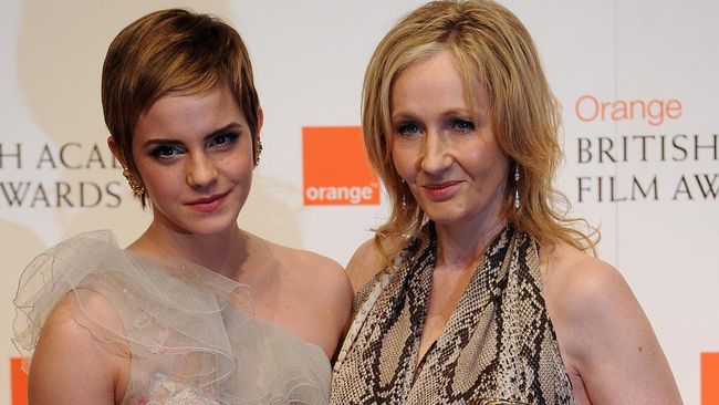 Hubungan Emma Watson dengan JK Rowling memburuk setelah penulis tersebut secara terbuka menentang hak-hak transgender.