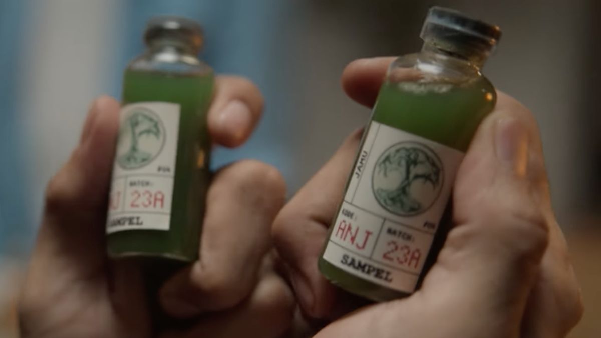 Teaser Abadi Nan Jaya, Donny Damara Pamer Jamu Pemicu Wabah Zombi