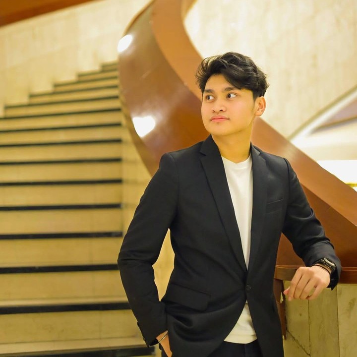 <p>Tak hanya itu, kolom komentar postingan Gavin di media sosial pribadinya pun sering kali dibanjiri pujian netizen karena wajahnya yang tampan. &ldquo;Cakep,&rdquo; tulis akun <em>@faravransizqu****.</em> &ldquo;Subhanallah ganteng bnget si yaallah,&rdquo; tulis akun <em>@nasyasl****.&nbsp;</em>(Foto: Instagram@gavdaffa)</p>
