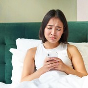 7 Konten yang Diunggah Orang Pura-Pura Bahagia di Media Sosialnya