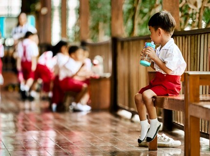 Kenali Gejala Keracunan Makanan dan Cara Mengatasinya pada Anak
