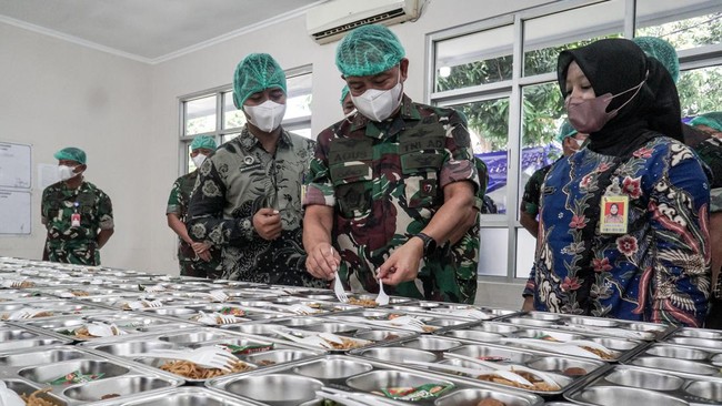Gubernur DIY, Sri Sultan Hamengku Buwono X menilai kapasitas target produksi porsi 2 ribu MBG untuk satu unit SPPG masih perlu diperkecil lagi.