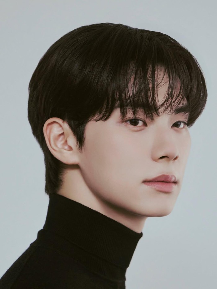 Lee Chae Min resmi bergabung dengan agensi baru di 2025 ini, yaitu VARO Entertainment.