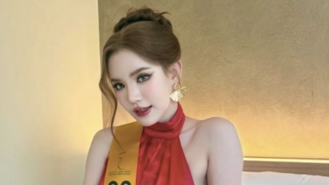 Ratu kecantikan Thailand Suphannee Noinonthong dicopot dari gelarnya sehari setelah memenangkan Miss Grand Prachuap Khiri Khan 2026 akibat skandal video vulgar.