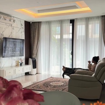 7 Potret Rumah Baru Indah Permatasari & Arie Kriting yang Disebut Masih Nyicil