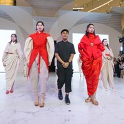 Elegansi, Modernitas, dan Budaya di Peragaan Busana 'Triad: Resort, Refined, Resilient'