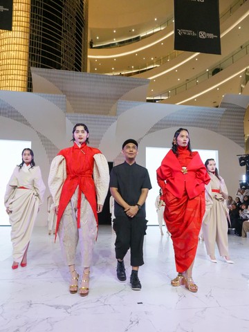 Elegansi, Modernitas, dan Budaya di Peragaan Busana 'Triad: Resort, Refined, Resilient'
