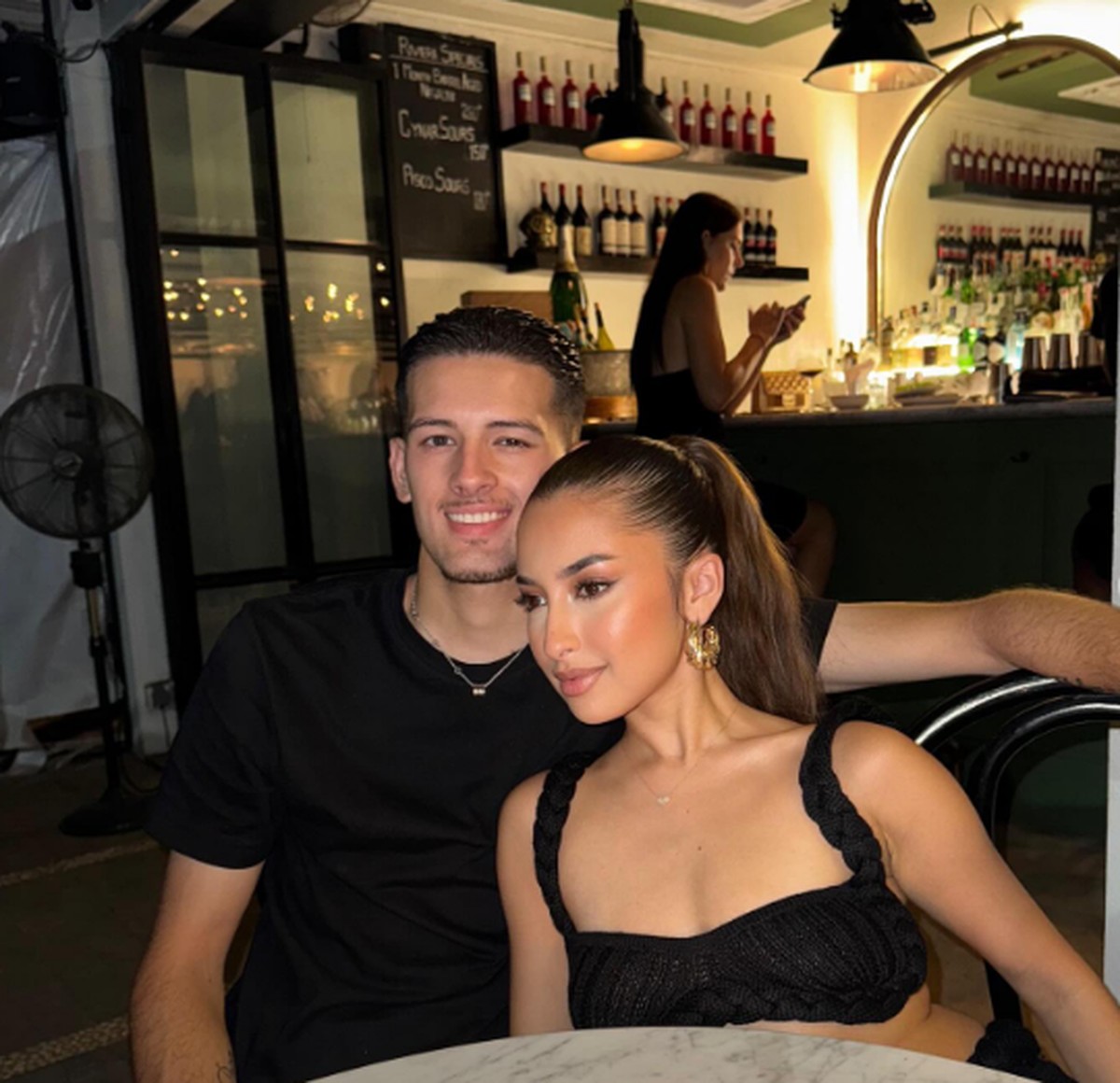 So Sweet&excl; Jennifer Coppen Masak Ayam Panggang Untuk Justin Hubner