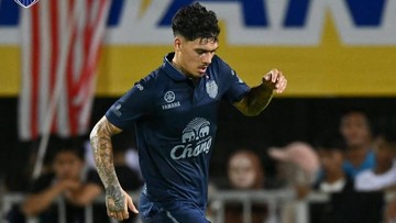 Sorotan Dunia Olahraga CNN Sport : Liga Thailand Pamer Umpan Aneh Shayne Pattynama Saat Lawan Arhan