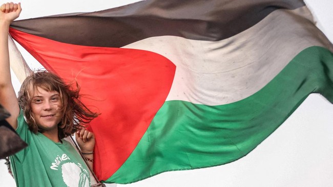 Aktivis Greta Thunberg mengalami penyiksaan oleh tentara Israel saat dalam penahanan usai armada kapal Global Sumud Flotilla (GSF) dibajak pasukan Zionis.