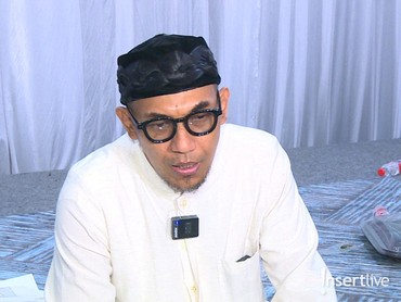 img-title Aji Darmaji Berencana Sedekahkan Baju Manggung Mpok Alpa, Sebut Mendiang Suka Berbagi