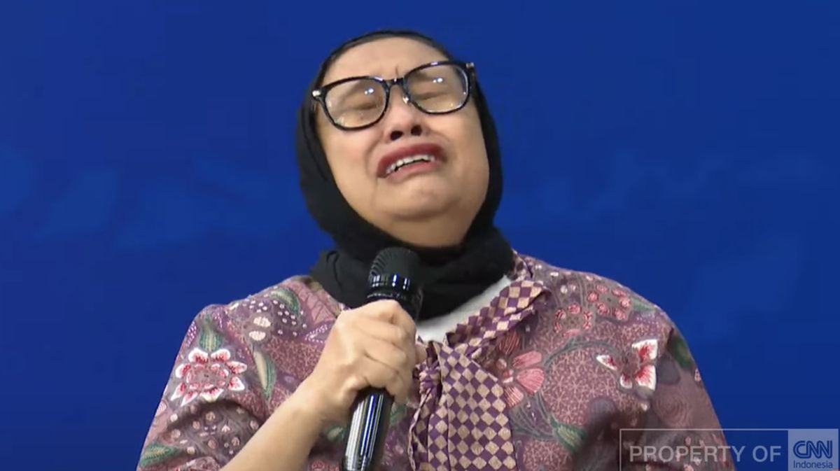 Wakil Kepala BGN Nanik Deyang Nangis Minta Maaf Siswa Keracunan MBG