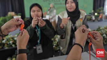 FOTO: Belajar Daur Ulang Pakaian Bekas di Jakarta Eco Future Fest 2025