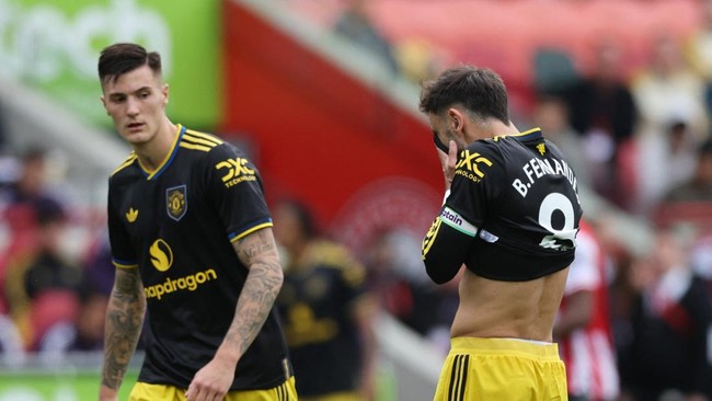 Fernandes Gagal Penalti, MU Dipermalukan Brentford Manchester United menelan kekalahan 1-3 dari Brentford yang diwarnai kegagalan penalti Bruno Fernandes pada pekan keenam Liga Inggris.