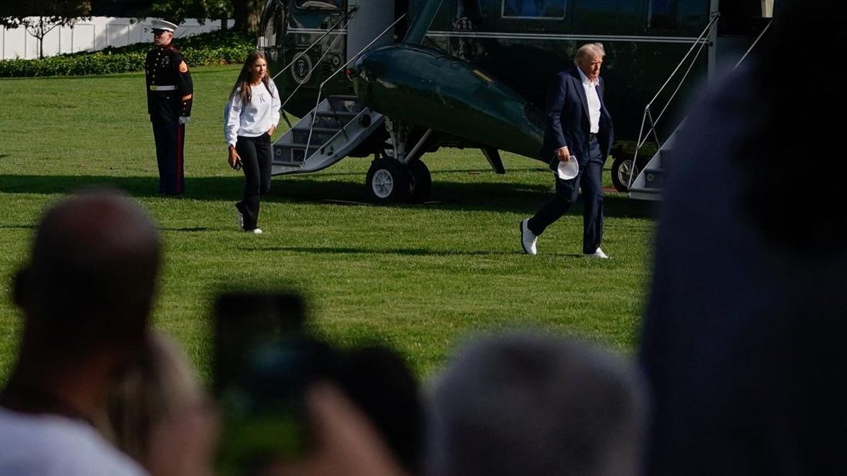 Cucu Donald Trump Jualan Sweater, Harganya Rp2,2 Juta