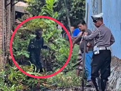 Maling HP di Surabaya Ngumpet di Got, Sekujur Tubuh Dilumuri Lumpur Hitam