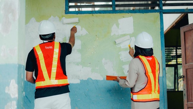 Bank Mandiri luncurkan program Mandiri Peduli Sekolah untuk renovasi 27 sekolah di Indonesia untuk ciptakan lingkungan belajar yang layak dan inspiratif.