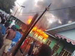 Ricuh Warga Asmat Buntut Oknum TNI Diduga Tembak Mati Pemabuk