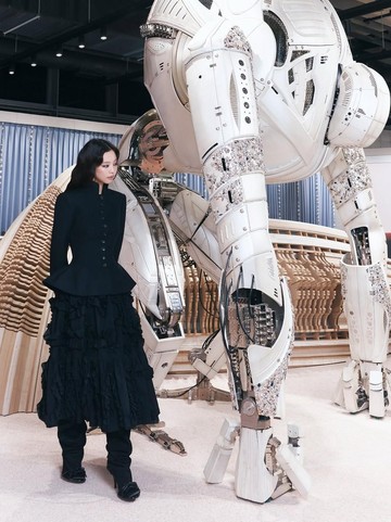 6 Potret Jennie BLACKPICK Hadiri Pop-Up TAMBURINS di HAUS NOWHERE SEOUL