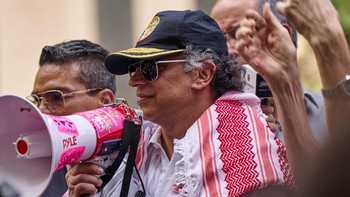 FOTO: Kala Presiden Kolombia Turun ke Jalanan New York Demi Bela Gaza
