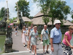 Video: Kemenpar Perkirakan 1,3 Juta Wisman Datang ke Indonesia di Akhir Tahun