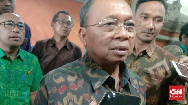 Gubernur Bali Wayan Koster menanggapi temuan bangunan di kawasan konservasi Tahura saat sidak pansus DPRD Bali.