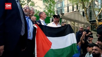 VIDEO: Presiden Kolombia Turun Aksi di New York, Bela Palestina