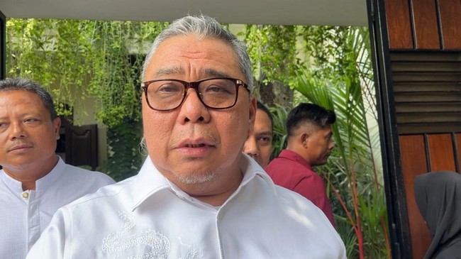 Ketua Harian DPP PSI Ahmad Ali menemui Presiden ke-7 Jokowi di kediaman Sumber, Banjarsari, Solo untuk meminta nasihat.