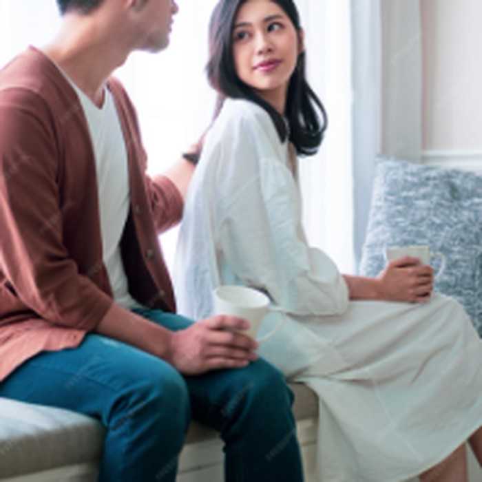 Dengan bersedia punya sifat yang terbuka mengakui hal yang dirasakan oleh pasangan, maka mereka merasa tidak dihakimi. Pasangan merasa punya orang yang dapat diandalkan/Foto: Freepik.com/Carlos-tamsui
