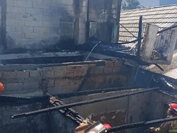Panik Rumahnya Terbakar, Pria di Bogor Nekat Lompat dari Lantai 2
