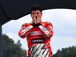 Video Tangis Marquez Juara Dunia Usai 100 Crash dan 4 Kali Operasi