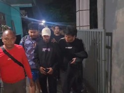 Momen Penangkapan Tukang Parkir Pukul Pemotor gegara Dibayar Rp 5.000