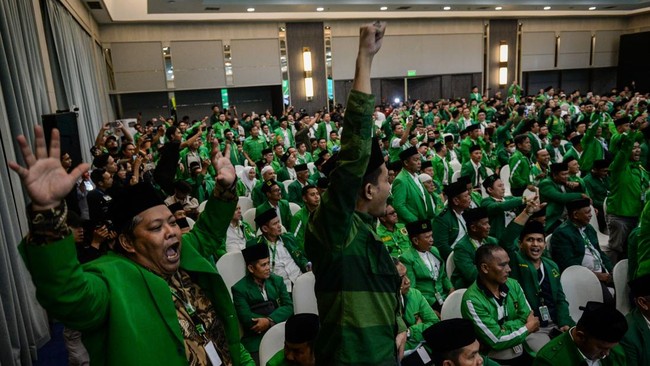 Aklamasi Mardiono hingga Penolakan Rommy di Muktamar PPP yang Ricuh Hasil Muktamar X Partai Persatuan Pembangunan (PPP) yang menetapkan Muhammad Mardiono sebagai Ketua Umum terpilih masih ditolak sebagian pihak.
