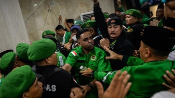 FOTO: Adu Fisik Warnai Pembukaan Muktamar ke-10 PPP