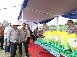 Polda Riau dan Bulog Gelar Operasi Pasar, Beras Dijual Rp 11 Ribu/Kilo