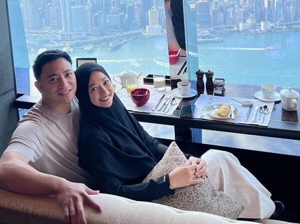 5 Potret Poppy Bunga & Suami Pengacara Fattah Riphat yang Sempat Nyambi Jadi Driver Online