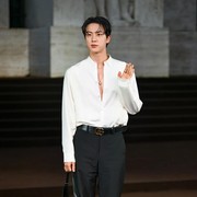 5 Potret Jin BTS Hadiri Acara Special Gucci di Milan, Gayanya Bikin Terpana!