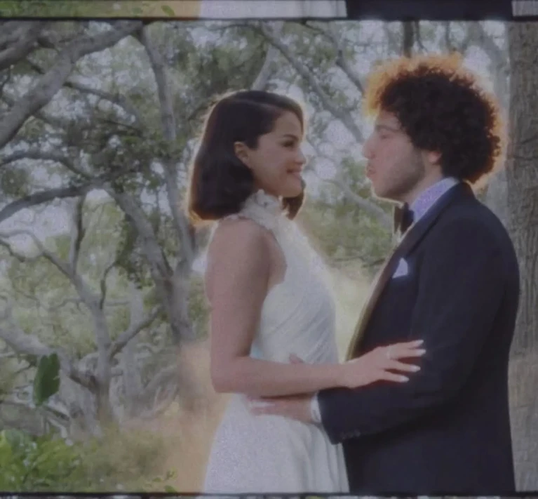 Selena Gomez dan Benny Blanco Menikah Selena Gomez dan Benny Blanco Menikah