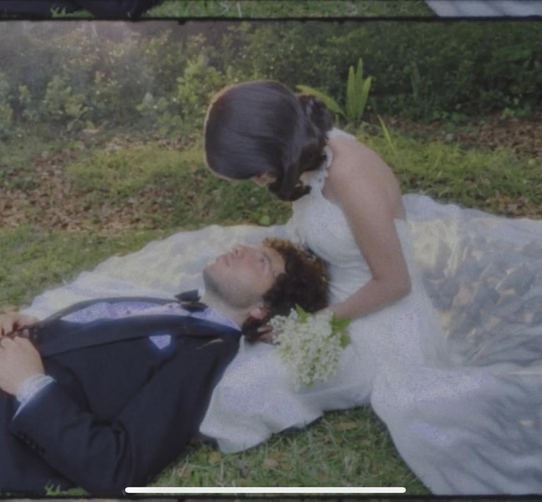 Selena Gomez dan Benny Blanco Menikah.