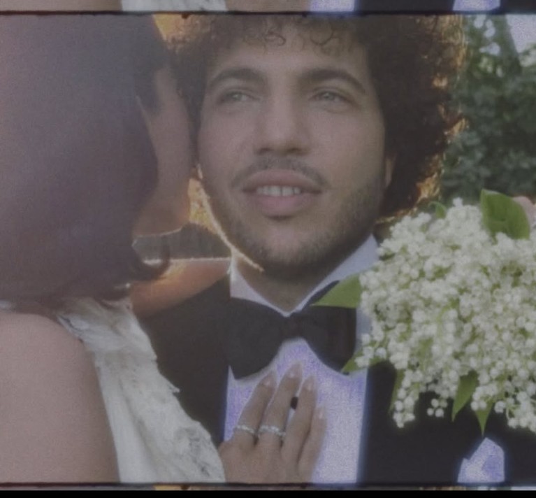 Selena Gomez dan Benny Blanco Menikah Selena Gomez dan Benny Blanco Menikah.